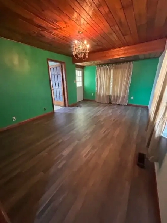 Spacious 4-Bed 2-Bath Home in Quiet Neighbourhood