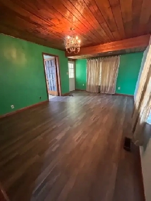 Spacious 4-Bed 2-Bath Home in Quiet Neighbourhood