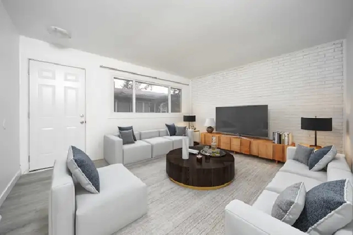 NEWLY RENOVATED 2 bed Duplex - East Elmwood!