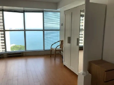 Spacious Studio Condo Downtown Toronto