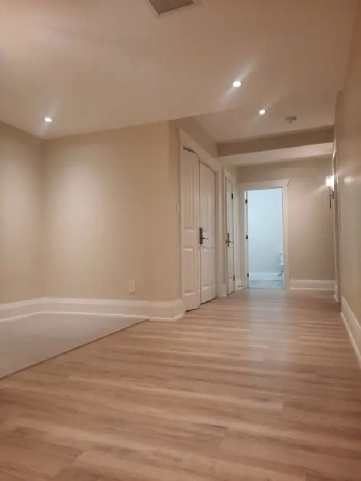 2 BEDROOM EXECUTIVE STYLE BASEMENT IN UPSCALE SOUTH ETOBICOKE