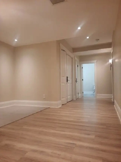 2 BEDROOM EXECUTIVE STYLE BASEMENT IN UPSCALE SOUTH ETOBICOKE