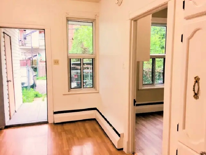 5 1/2 ground floor with 1.5 bathrooms, available October 1st