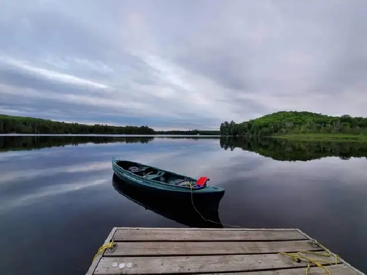 COTTAGE FOR RENT . BLACK LAKE 1000FT WATERFRONT. HALIBURTON .ONT