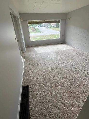 FURNISHED SPACIOUS UPDATED UPPER LEVEL  IN CASTLEGAR 2BED 1 BATH