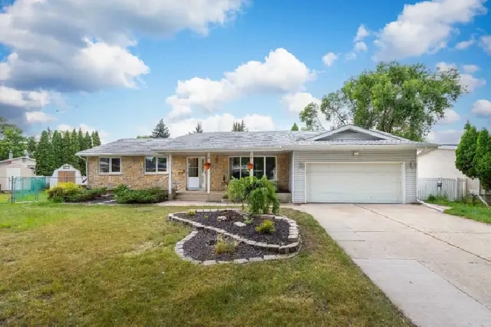 OH! Magnificent 5bdrm Bungalow nestled on a quiet cul-de-sac!