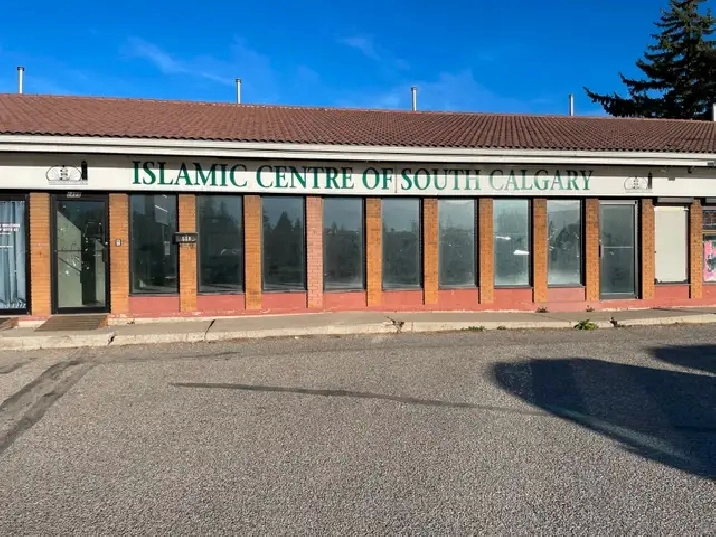 2000 sq/ft main floor commercial space available in Queensland!