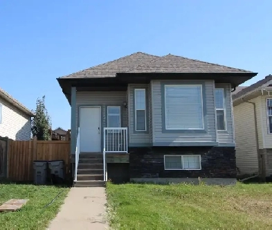 #7471- 3bed/1bath upper level in Westpointe. Avail. Sept 23rd