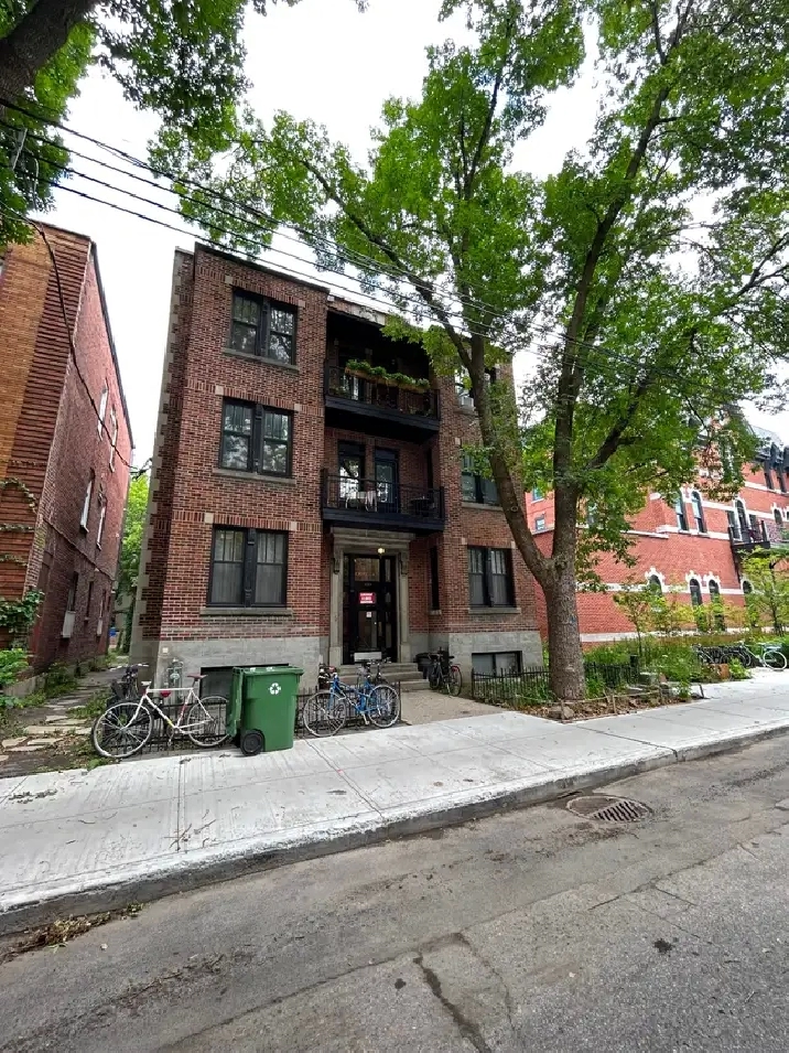 Chauffé, grand 3 1/2 dans le Plateau Mont-Royal