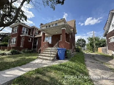 CHARMING 5 BED/2.5 BATH HOUSE DOWNTOWN   HYDRO, WATER & GAS!