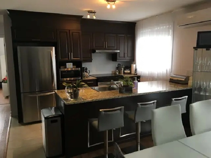 4.5 À LAVAL  TRÈS TRANQUILLE AVEC ASCENSEUR!