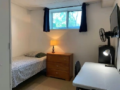 Room for Rent - Walking distance to UofM