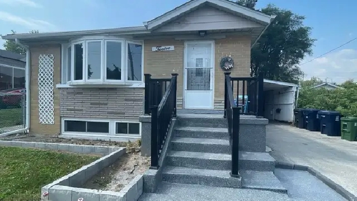 3-Bedroom Main Floor Bunglow - Scarborough