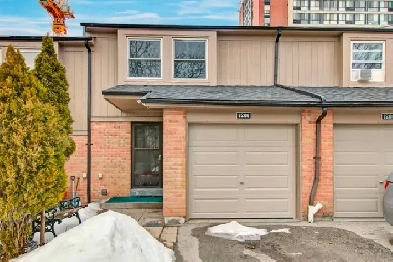 HUGE 4 DEN Townhouse for Rent for Lease (Meadowvale)