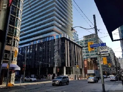YONGE RICH 1-bedroom Den for rent $2,500 /month Hydro