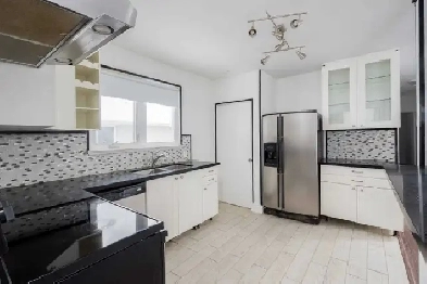 ROOM FOR RENT IN NEWMARKET - YONGE AND DAVIS