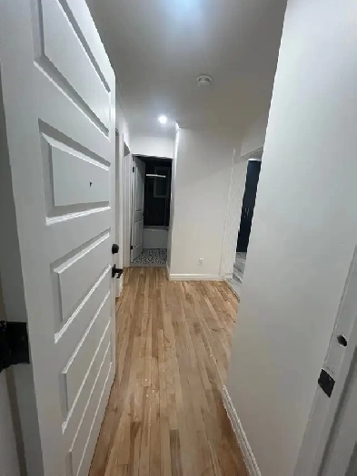 4½  2e triplex, rénové -  M. H. Beangrand- Libre maintenant