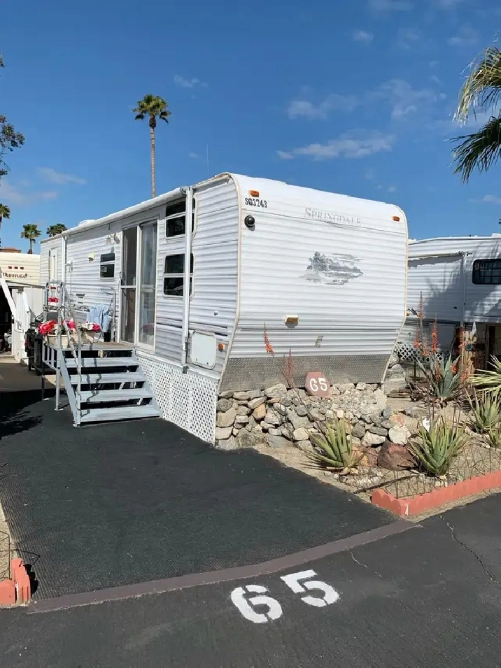 37ft Springdale Park Model Trailer $25,000 USD
