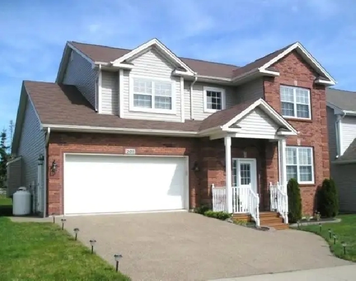 09-080 Executive home in Royal Hemlocks