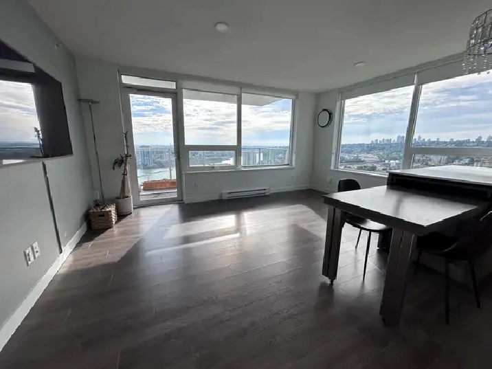 2-Bedroom Sub-Penthouse River Views New Westminster Waterfront
