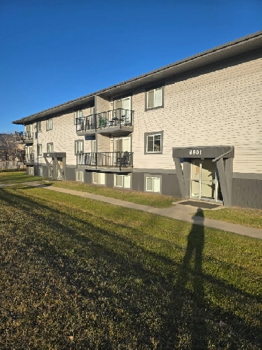Beautiful Modern 1 Bedroom Apartment on North Side Available Now