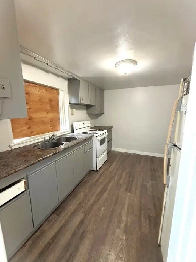 Bright & Spacious 2-Bedroom Main Floor Apartment | Northgate