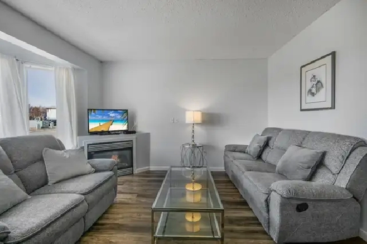 Strathmore Condo Spacious Ground floor unit, 2 Bedroom, Pets ok