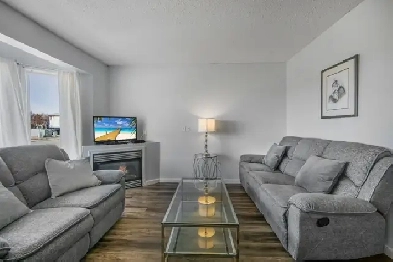 Strathmore Condo Spacious Ground floor unit, 2 Bedroom, Pets ok