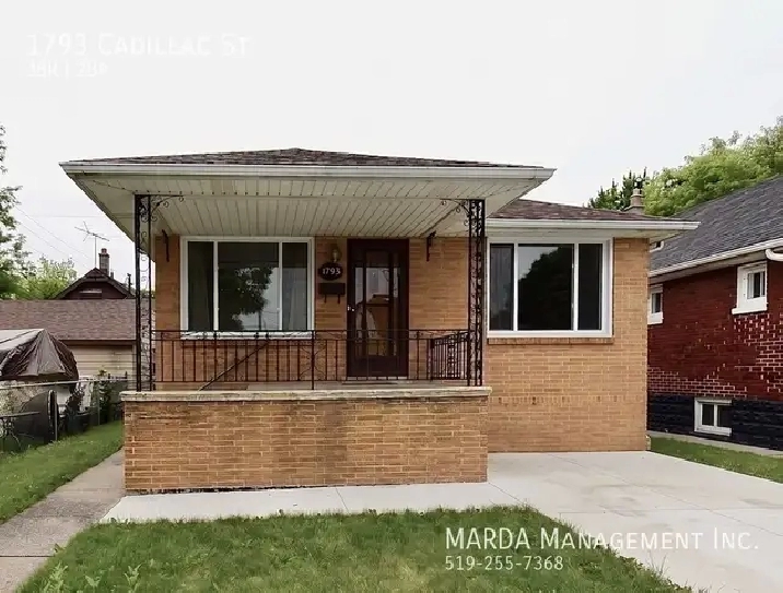 SPACIOUS 3 BED/2 BATH HOME- FINISHED BASEMENT-EAST WINDSOR   UTI