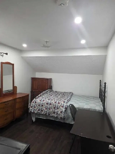 Furnished room in Brampton Private or shared