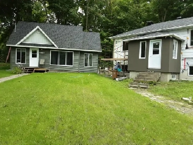 PETITE   MAISON  À  LOUER  3 1/2   L'ÎLE-BIZARD