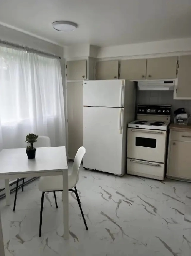 APPARTEMENT/ LOGEMENT À LOUER 2½ ST-JÉROME