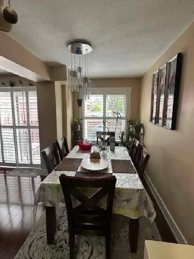 Brampton Private Quite,room For female,in Upper house