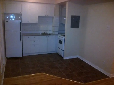 Nice 31/2 in front of Plamondom metro, Hot water included