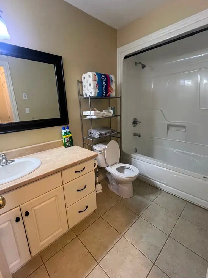 Ground floor 2 bedroom  apt  with washer dyer for October 1st