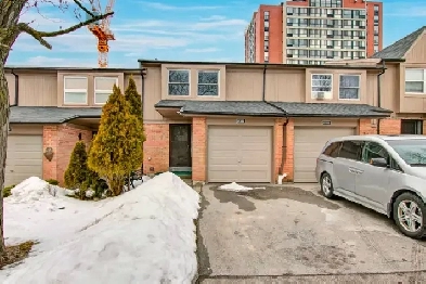 HUGE 4 DEN Townhouse for Lease for Rent (Meadowvale)