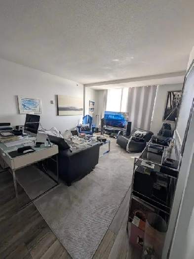 Unfurnished 1 Bed, 1 Bath Top Floor Apartment