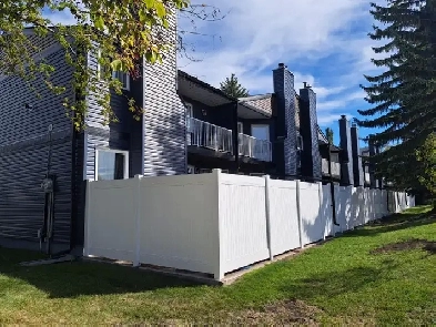 RENOVATED 3 BEDROOM   DEN TOWNHOUSE | 2 PARKING STALLS | FENCED