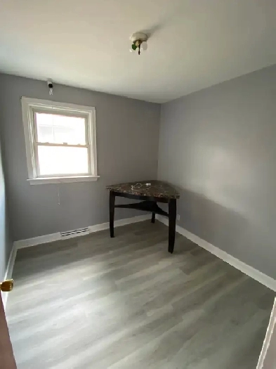Freshly renovated 3 BD detached house in Oshawa mins from 401