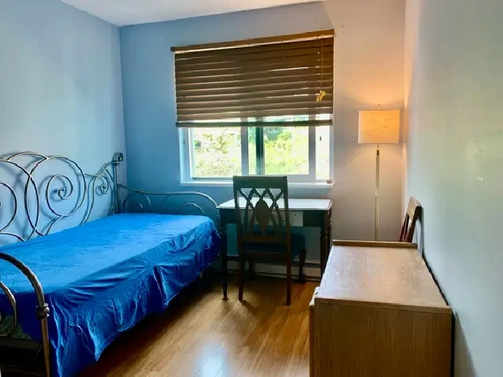 Bright Room near Seneca College for Rent