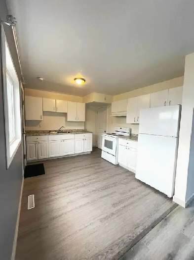 3-Bedroom 1-Bathroom l 56 Wedeene Street l Townhouse