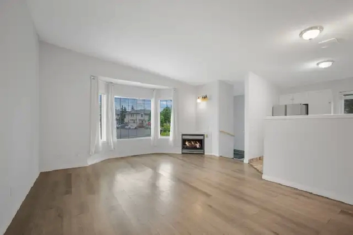 Strathmore Rental - 3 Bedroom, 2 full Bath Open concept Bangalow