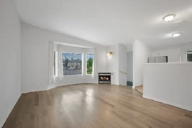 Strathmore Rental - 3 Bedroom, 2 full Bath Open concept Bangalow