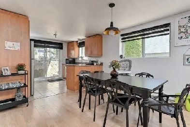 BLAINVILLE GRAND 4 1/2 LUMINEUX DANS UN TRIPLEX TRANQUILLE