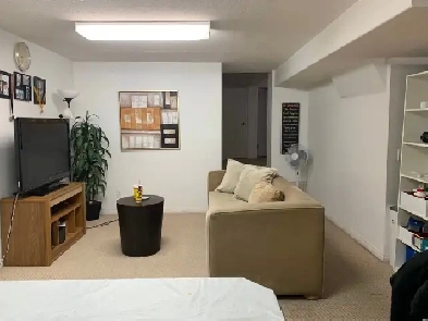 3 beds, 1 bath Basement, $1150, 5 min walk to SW Shawnessy Ctrai