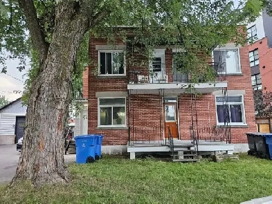 logement à louer à l'Assomption devant la rivière.