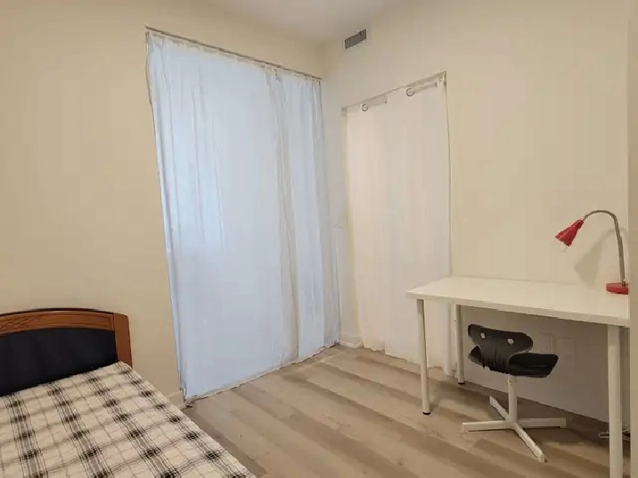 (Female Roommate) Furnished Room with Own Bathroom – Toronto