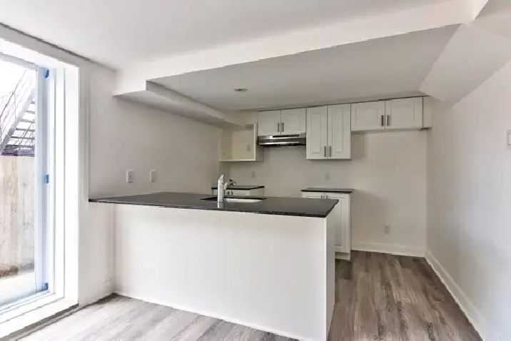 3 1/2 style-condo à Pointe-aux-Trembles - Libre - Internet inclu