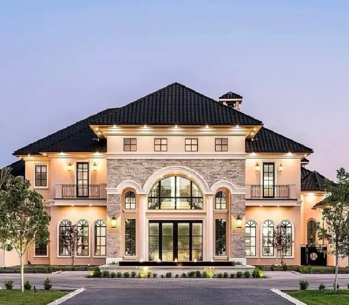 Thinking of Buying or Selling a Home? Talk to a Local Realtor