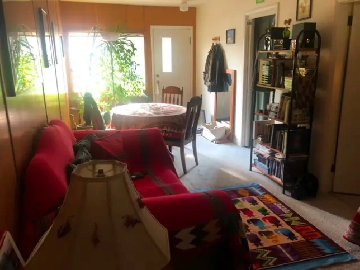 Furnished room in Sunnyside house near downtown, SAIT, UofC